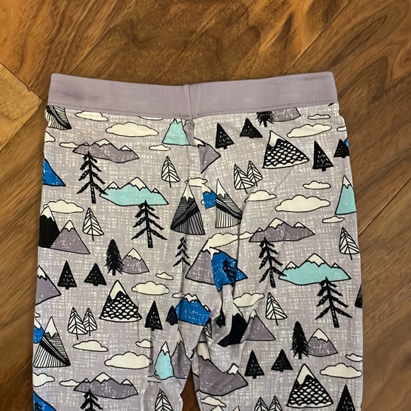 Little sleepies 2T mountains hard to find print - Picture 6 of 6